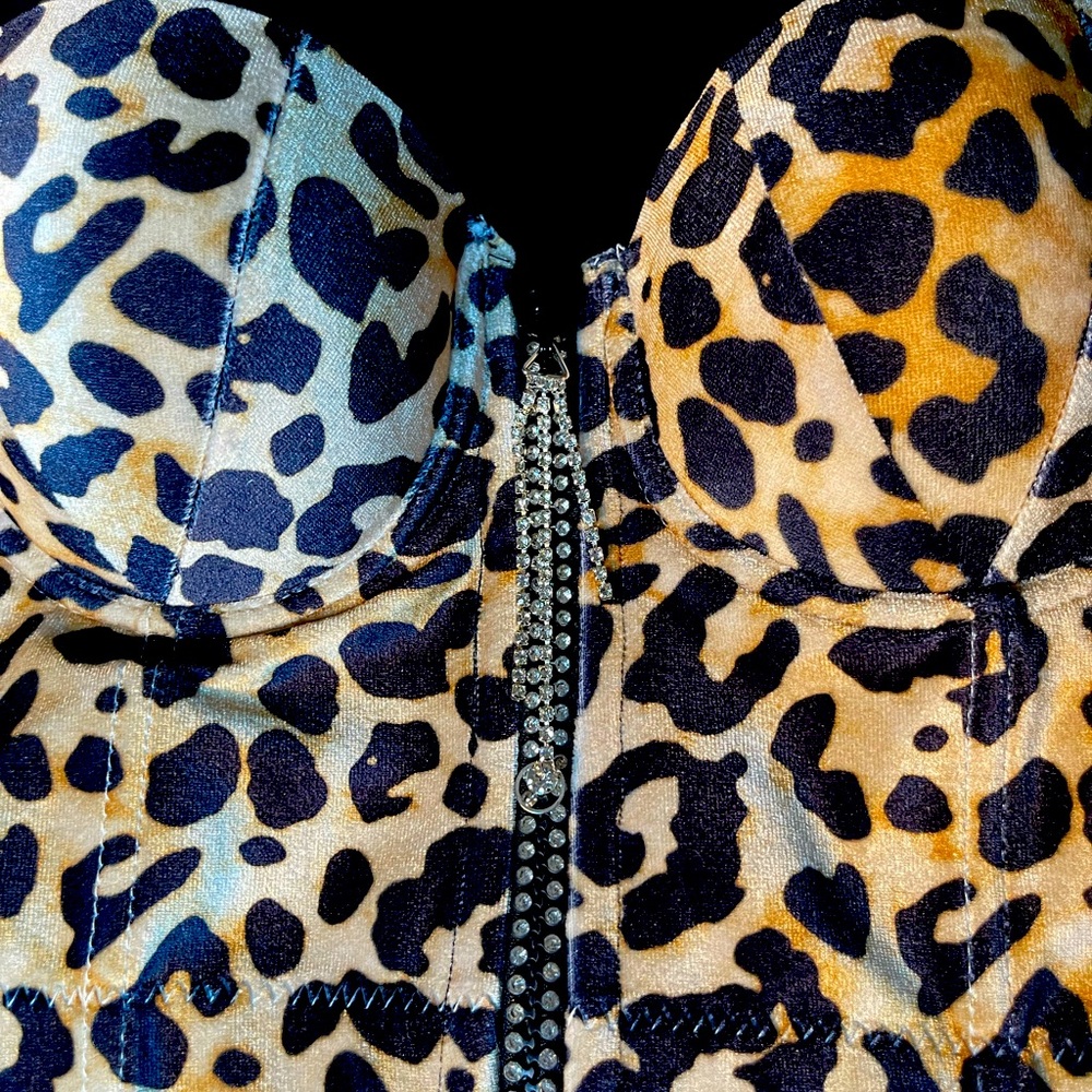 Variety of brassieres. Different sizes. See listing for each one of them.